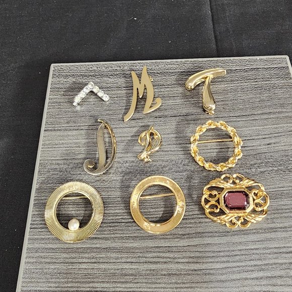 Jewelry - Brooches - Lot of Nine (9) Gold Tone Brooches